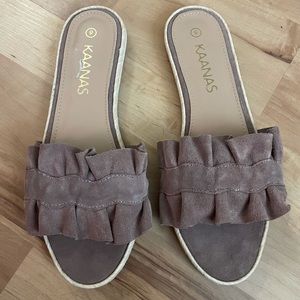 Kaanas size 9 slides. Nwot.